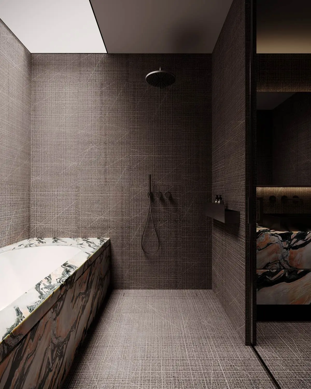 Passage from the shower to the bathtub, reflected in the mirror